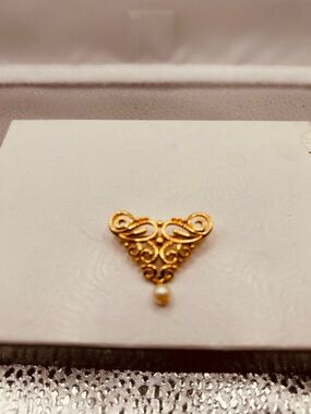 Monet vintage brooch gold tone faux pearl filigree design any occasion